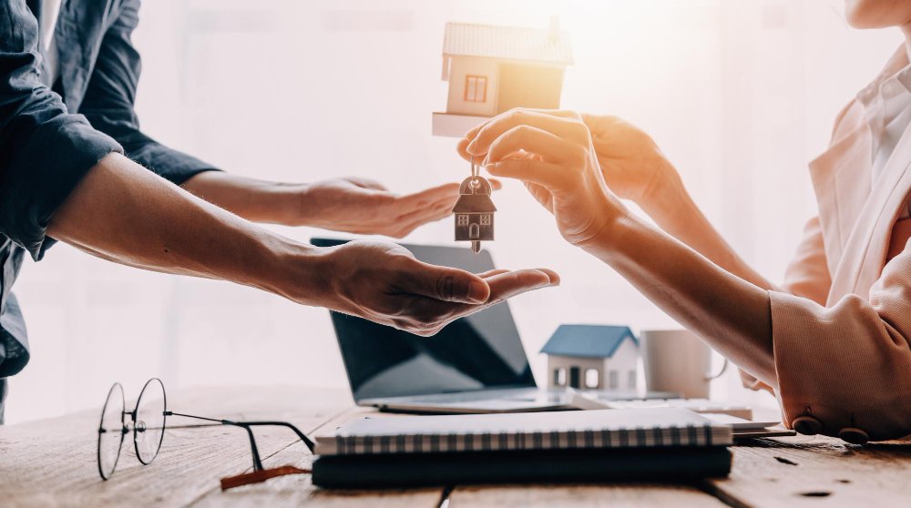 Si no se notifican mutuamente sobre la venta de su propiedad, podrán seguir pagando gastos de comunidad.